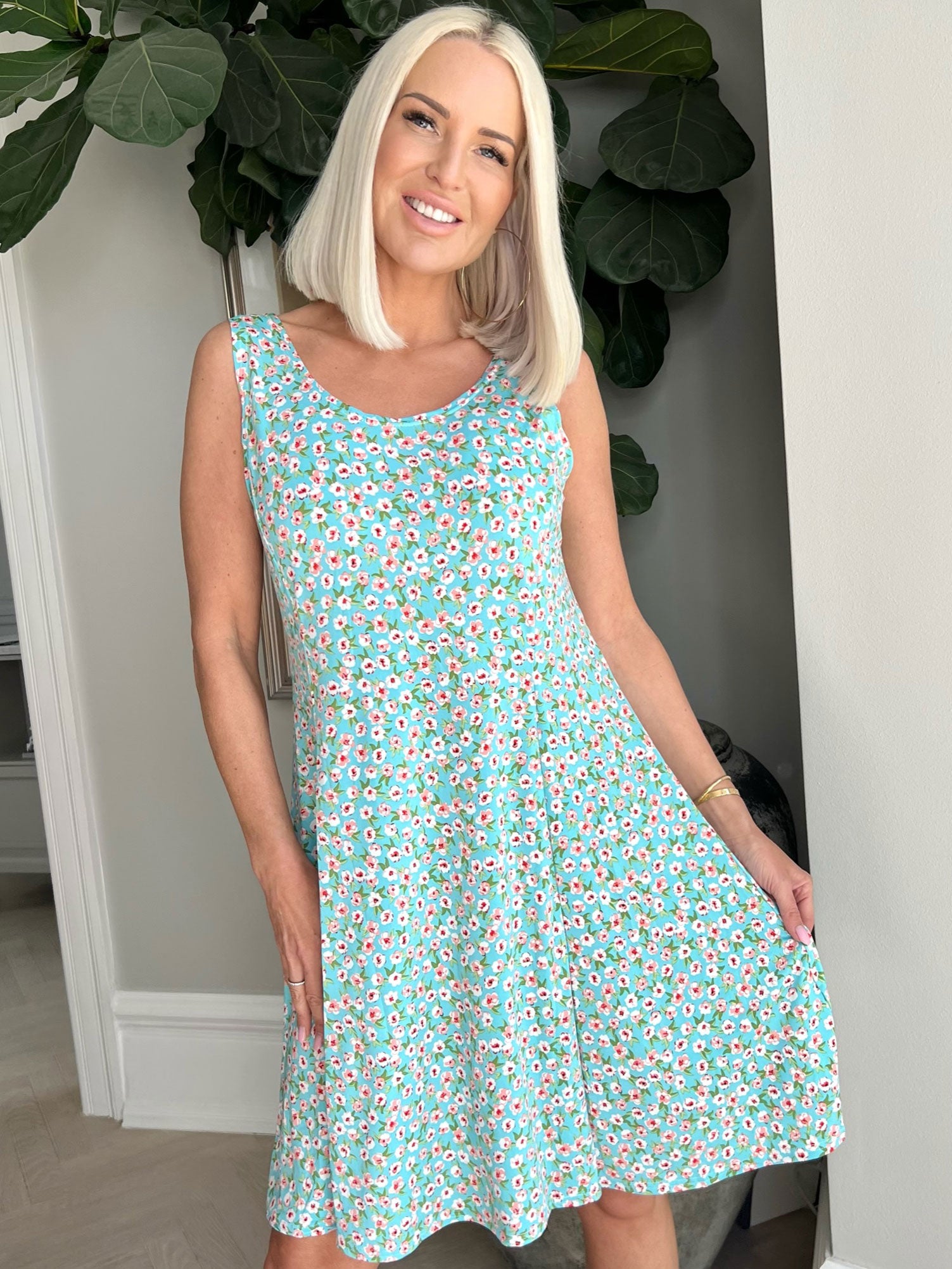 Maj Small Flower - Söt elastisk sommarklänning i blommigt mönster